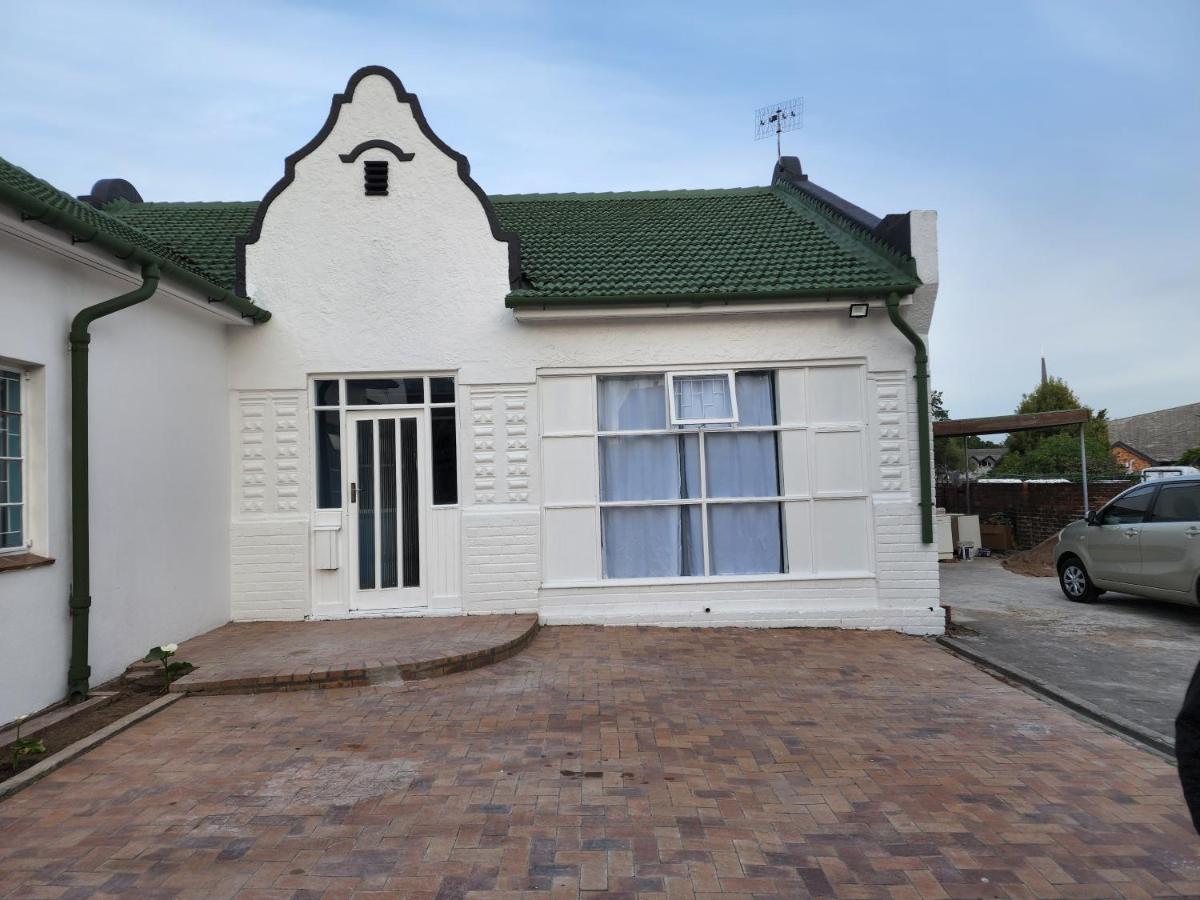 Hasate ,4 St Street Oakdale Belliville South Africa Guest house *